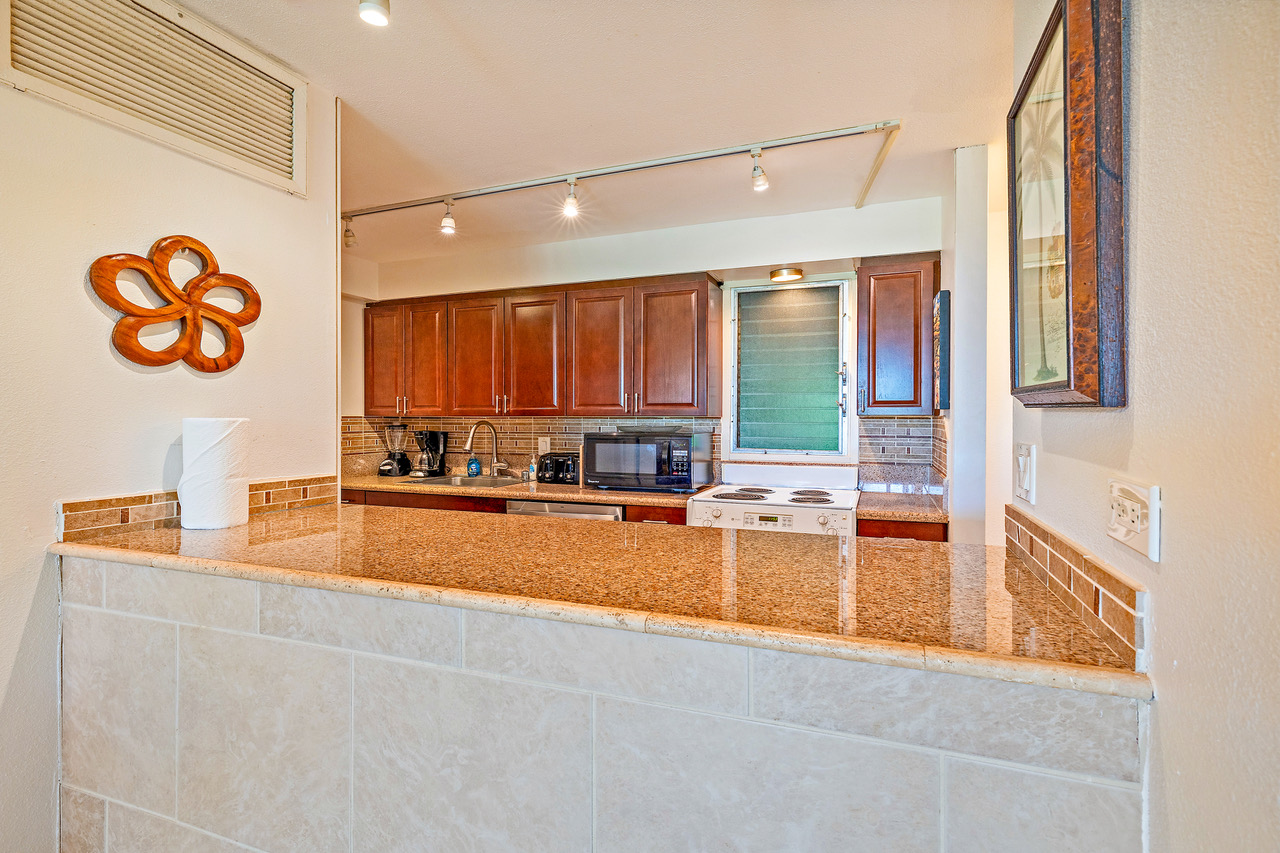 Maui Eldorado Vacation Apartment K-112 Dining Area